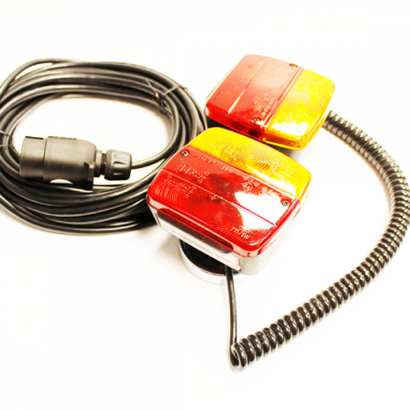 thumbnail image 2 of 4pc Magnetic Motorhome Towing Sign Kit – Red Reflective Triangles For A Frame 2 of 5